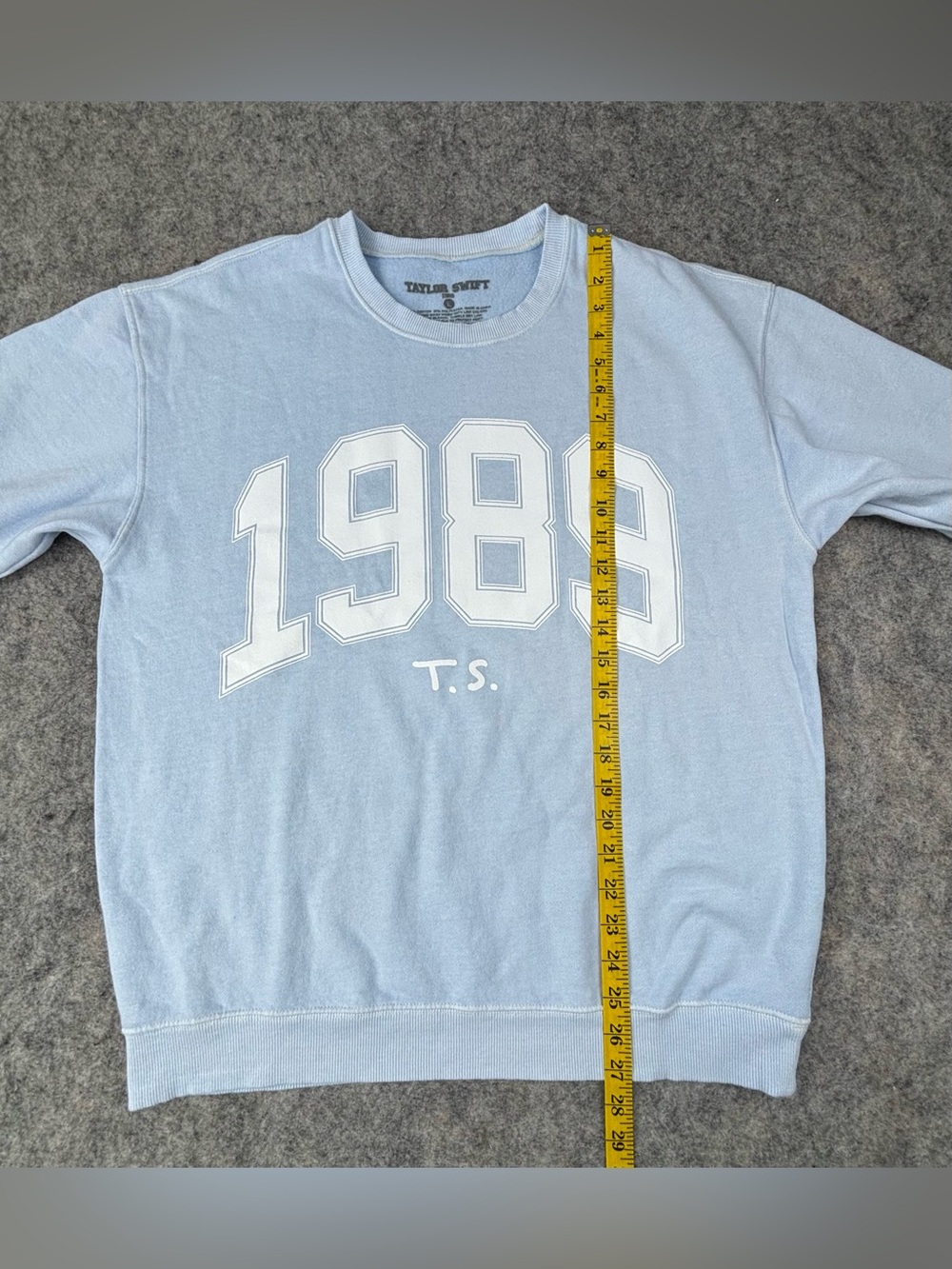 Taylor Swift | 1989 Light Blue Crewneck Sweatshirt | Women’s Size Large - Picture 8 of 8